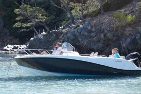 Quicksilver Activ 675 Sundeck