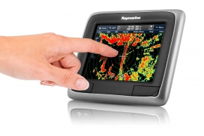Raymarine a78 7'' liečiamas multifunkcinis displėjus su CPT100 tvirtinimu, be jūrlapių